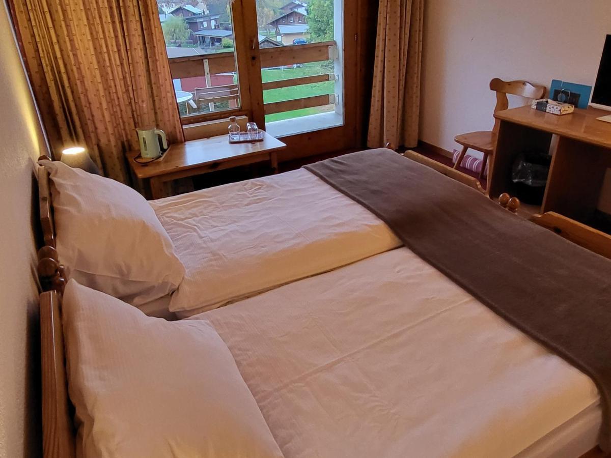Hotel La Tour D'Ai Лезен Екстериор снимка