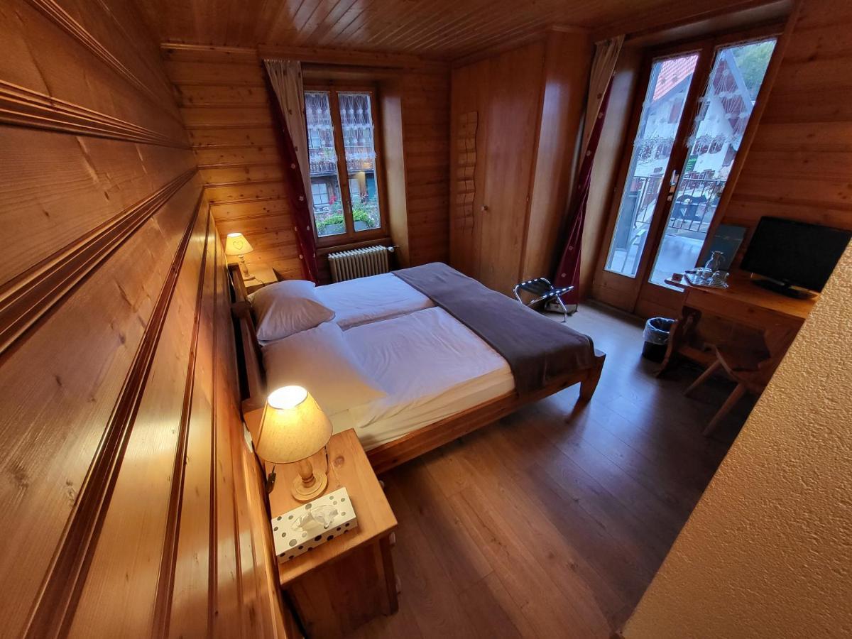 Hotel La Tour D'Ai Лезен Екстериор снимка